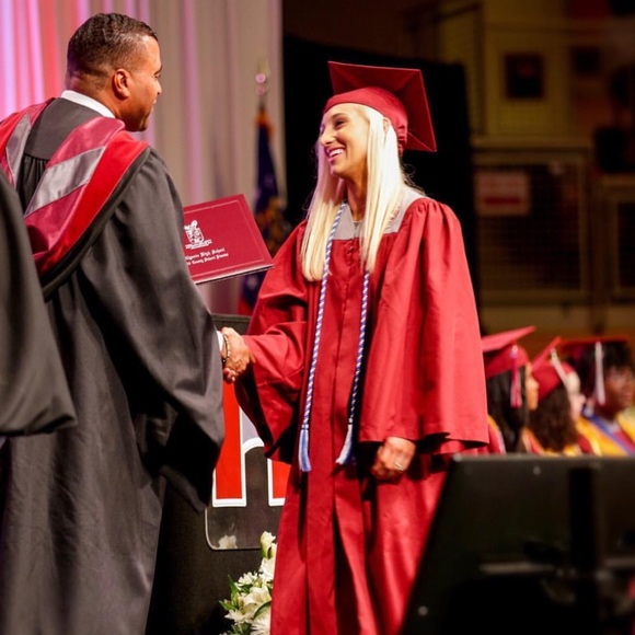 Meet your Posher, Alexis - Picture 4 of 8